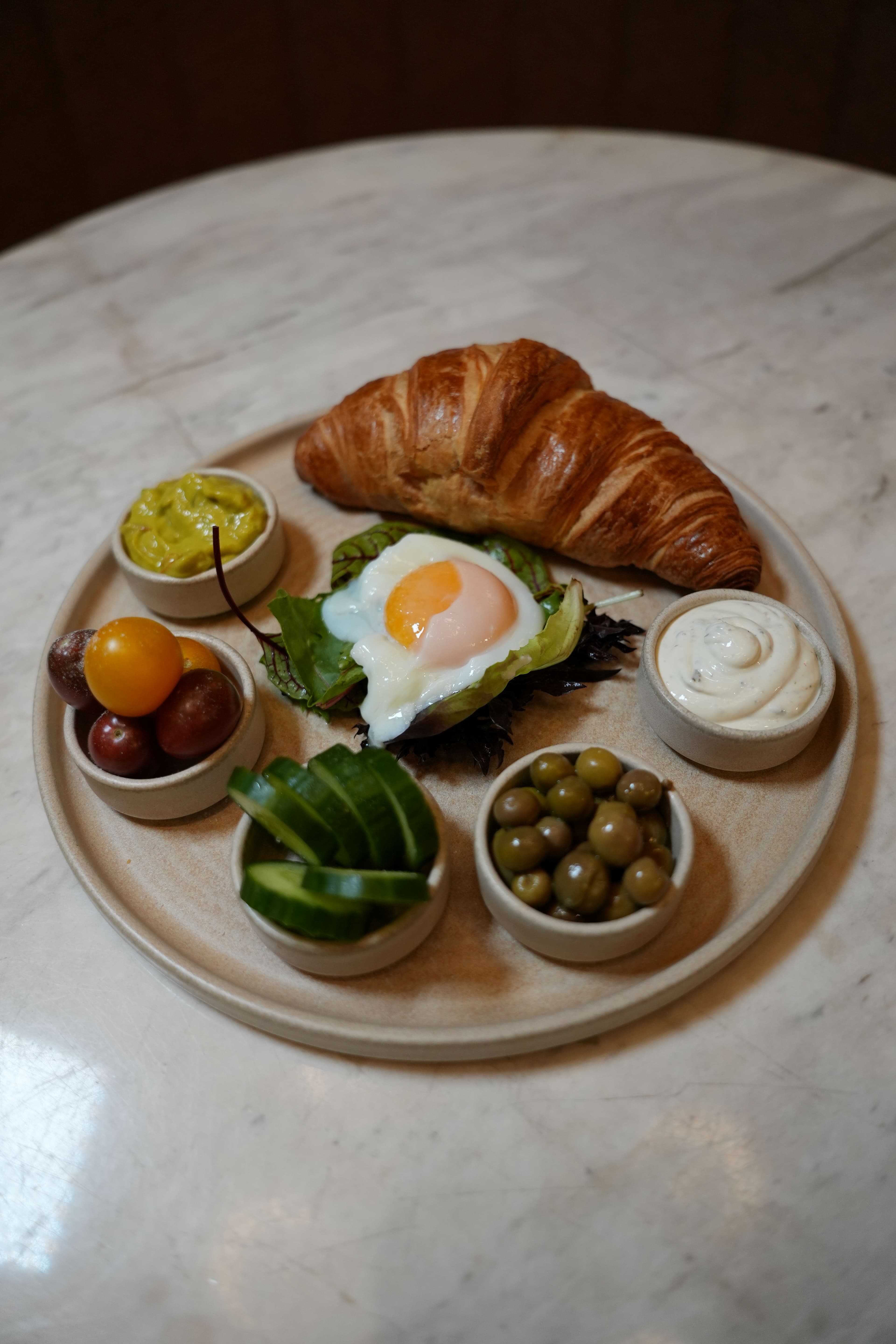 Kruvasan Kahvaltı Tabağı