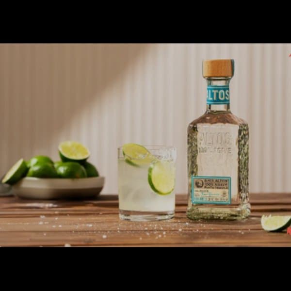 Olmeca Altos Plata Shot