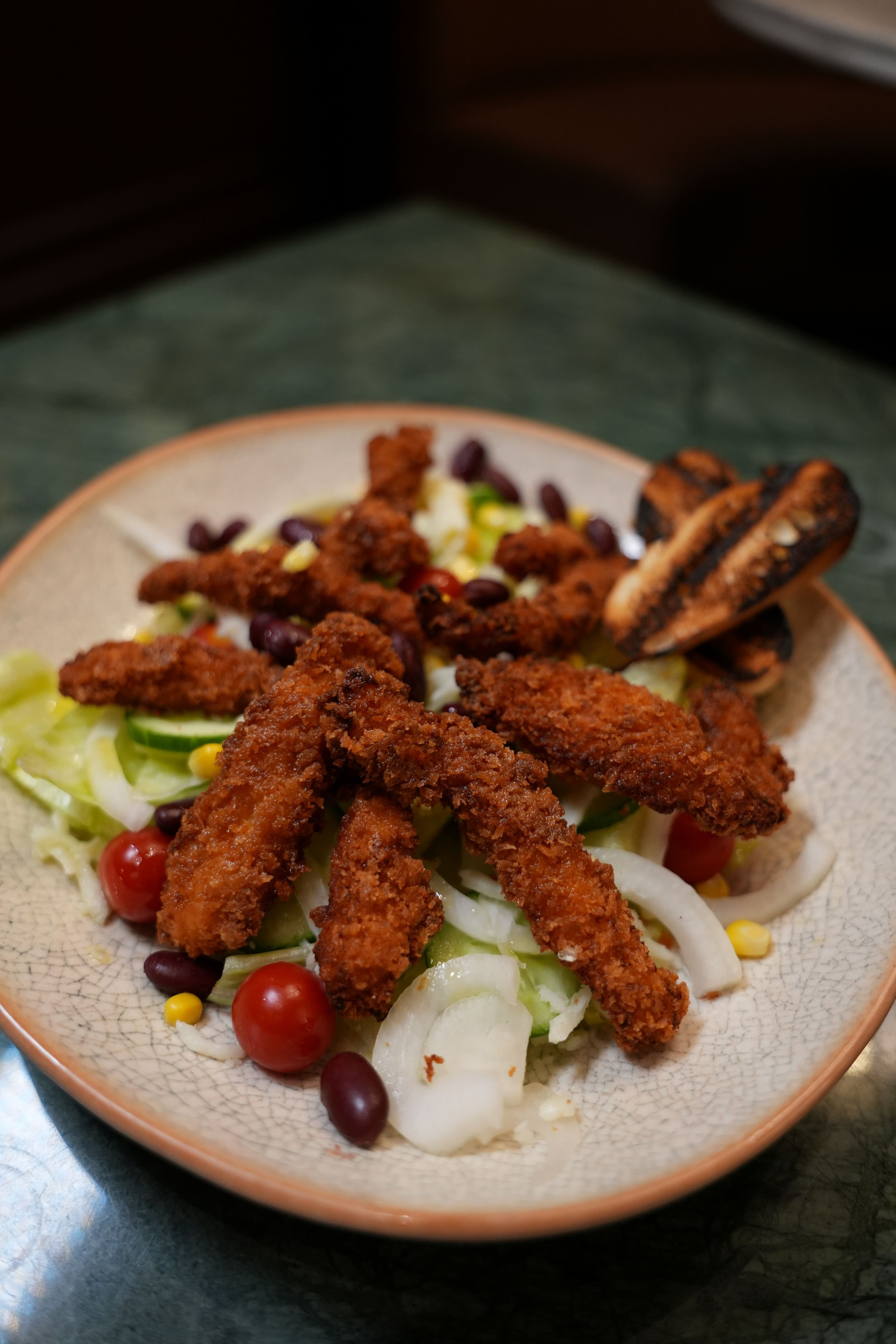Çıtır Tavuklu Salata