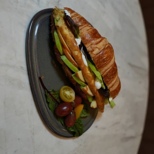 Omletli Kruvasan Tabağı